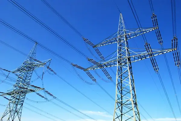 Az elektromosság forradalma: Ki találta fel az áramot és hogyan?