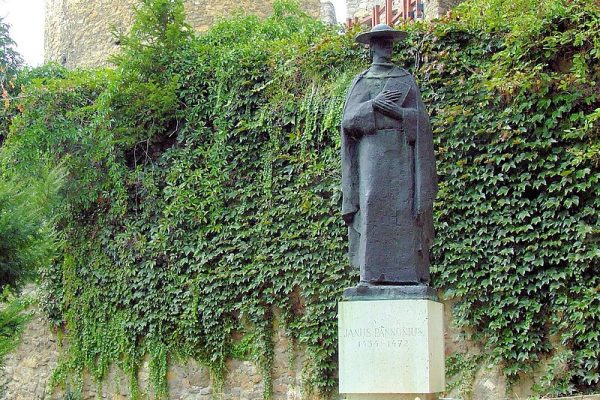 Janus Pannonius: Mars istenhez békességért (elemzés)